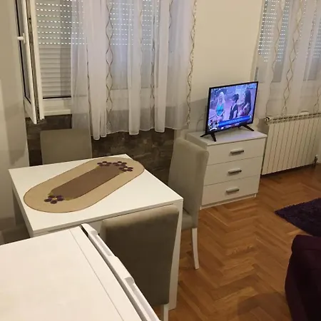 Apartment Zira *